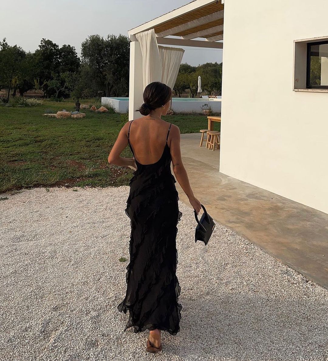 Women's occasion ruffled maxi dress, combining comfort and style for versatile fashion.