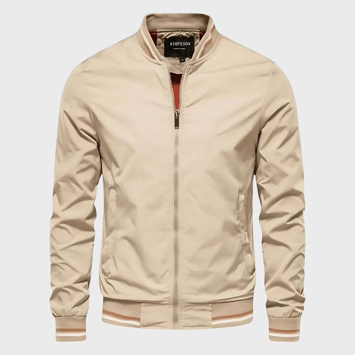 Durable men's lightweight windbreaker, water-resistant for active outdoor pursuits. Essential spring/summer casual outerwear.