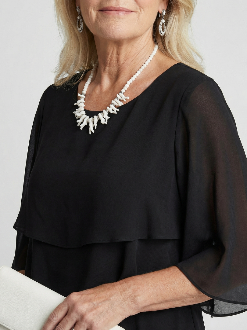Versatile women's tiered midi dress, ideal for everyday wear with its short sleeves.