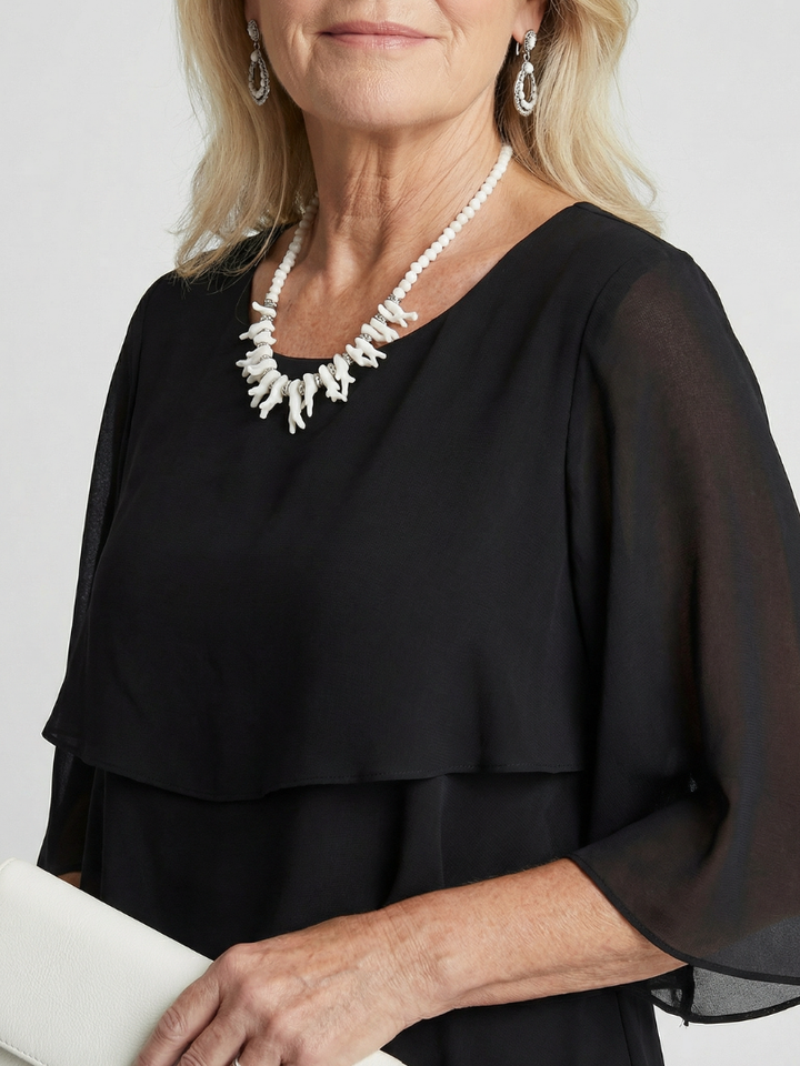 Versatile women's tiered midi dress, ideal for everyday wear with its short sleeves.