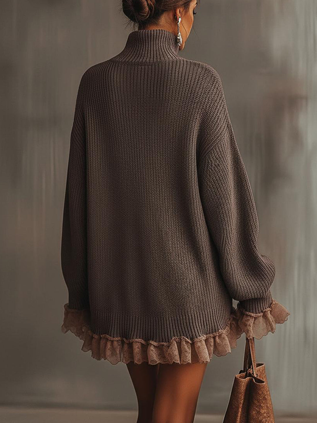 Comfortable women's classic pleated midi dress, elegant and versatile, with a sophisticated turtleneck design.