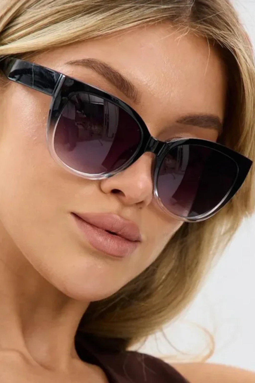 Elegant oversized cat-eye sunglasses for women, showcasing a trendy gradient frame, a must-have fashion accessory.