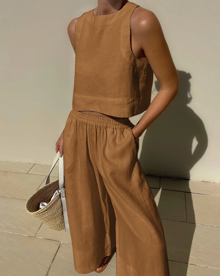 Women's casual yet elegant two-piece set: a fashionable crop top and comfortable wide-leg pants for spring/summer.