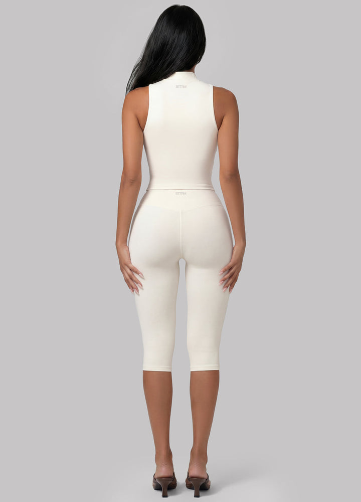 Comfortable & flexible ivory capri leggings for women. High-waisted sculpting fit, perfect for Pilates workouts.
