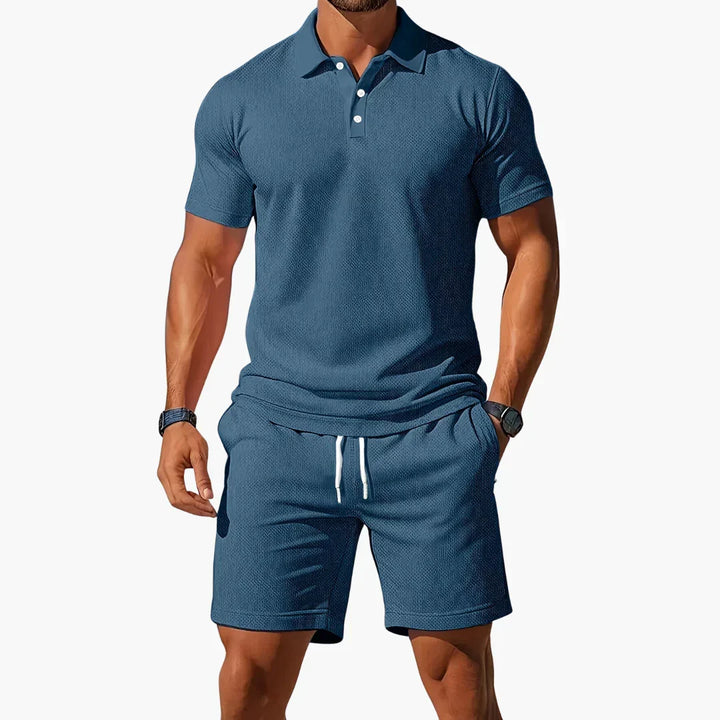 Men's fashion summer set: a comfortable polo and stylish shorts, ideal for a casual outfit.