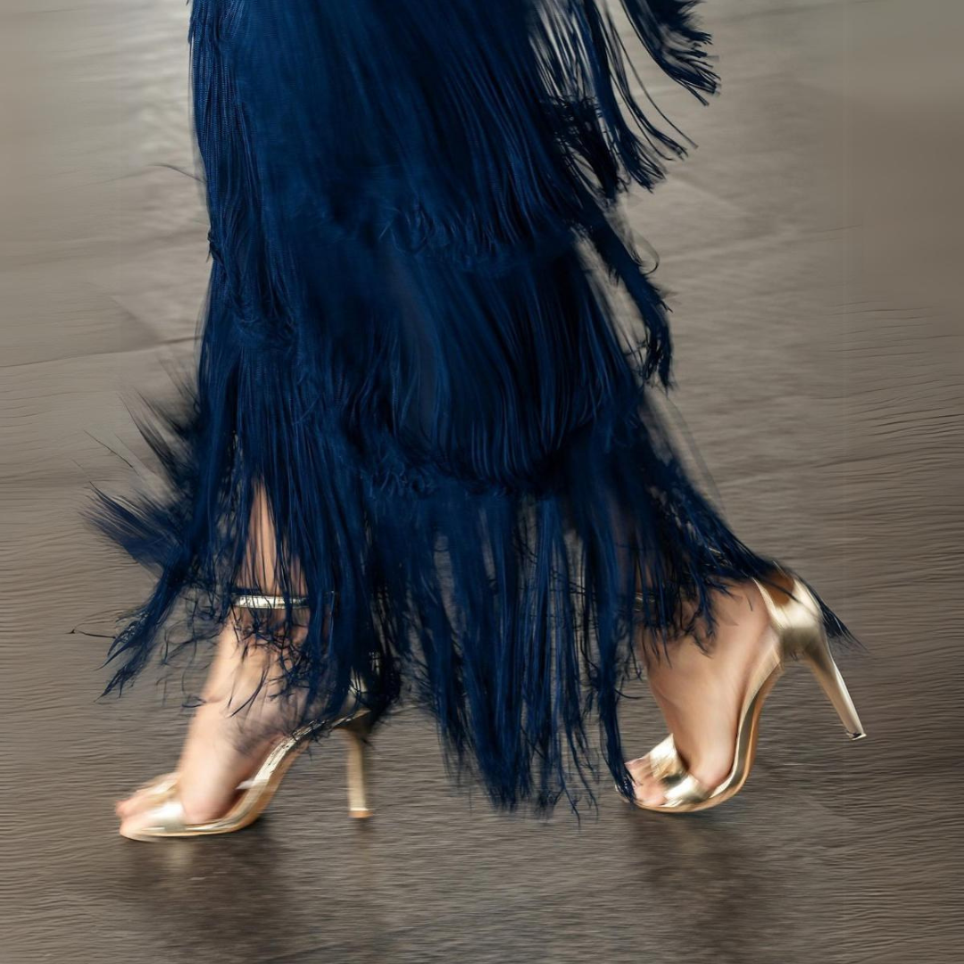 Chic women's party dress with elegant fringe details. Versatile evening wear & occasion dress for summer fashion.