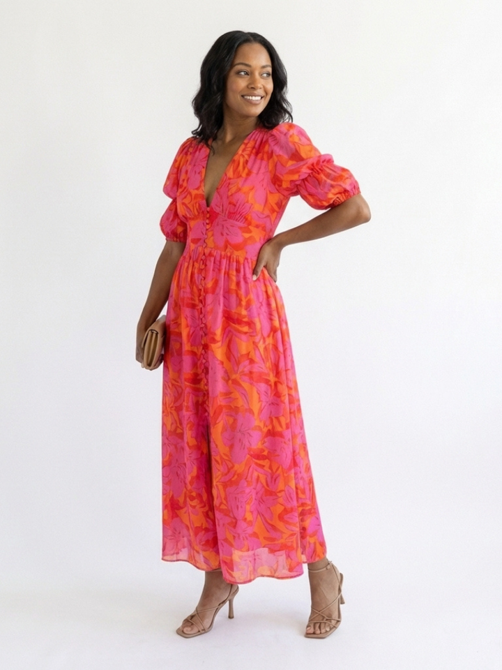 Casual women's summer midi dress: flowy pink floral print, V-neck, puff sleeves. Relaxed and stylish.