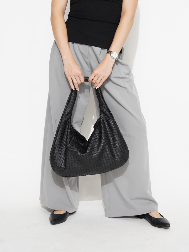 Elegant vegan leather women's bag. Chic one shoulder crossbody for any occasion.
