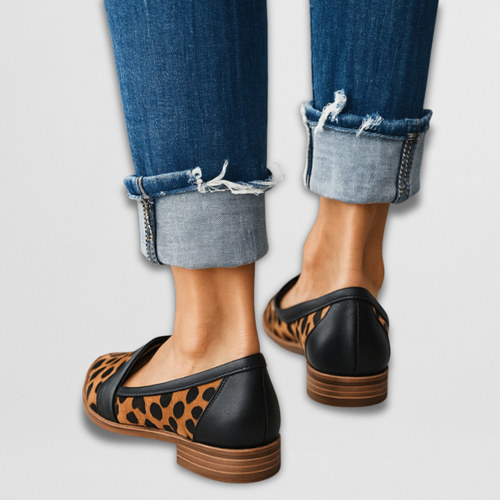 Versatile women's pointed-toe loafers. Elegant slip-on flats suitable for casual or formal occasions.