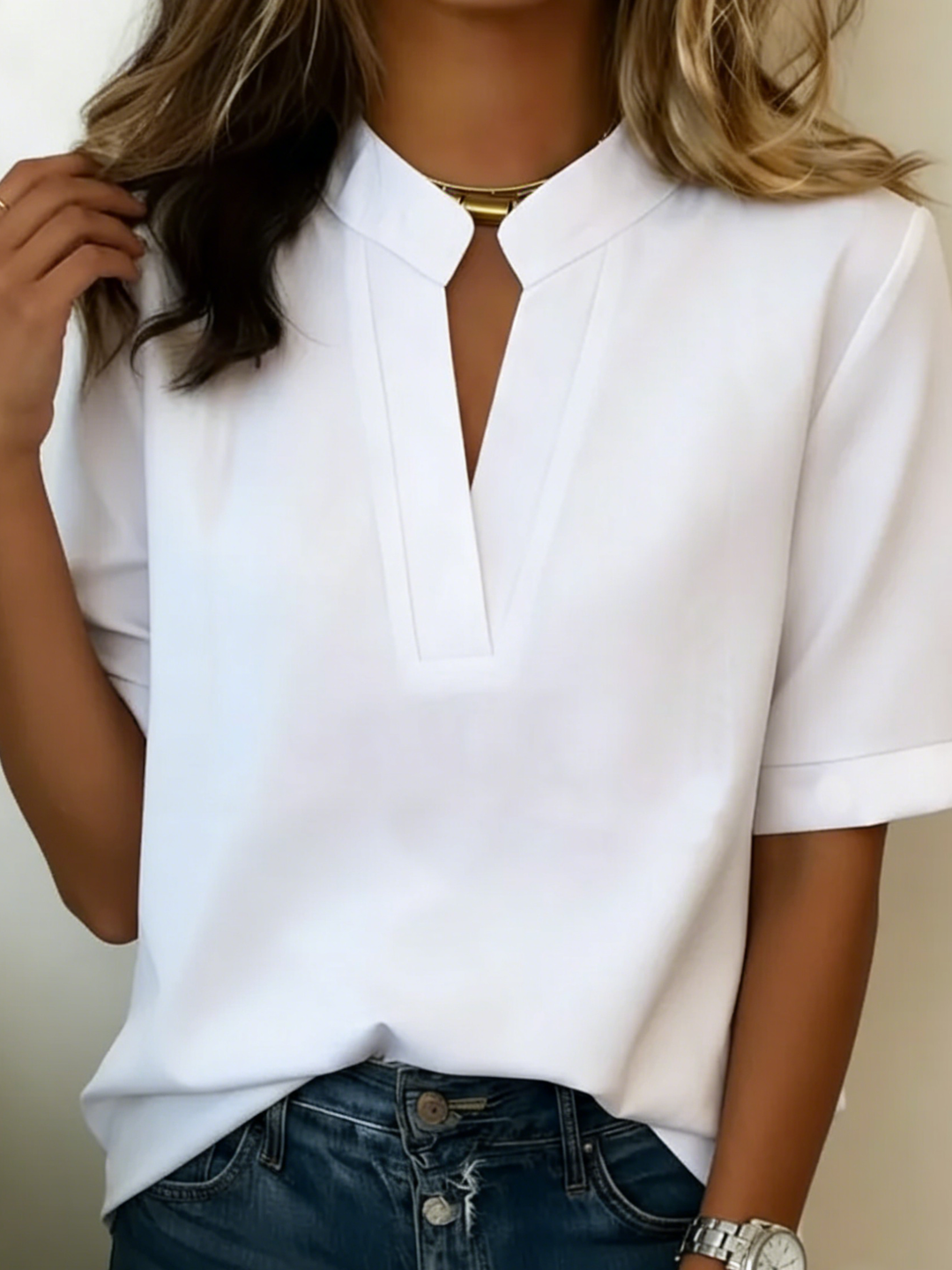 Timeless women's V-neck blouse, elegant and versatile. Perfect for sophisticated everyday fashion.