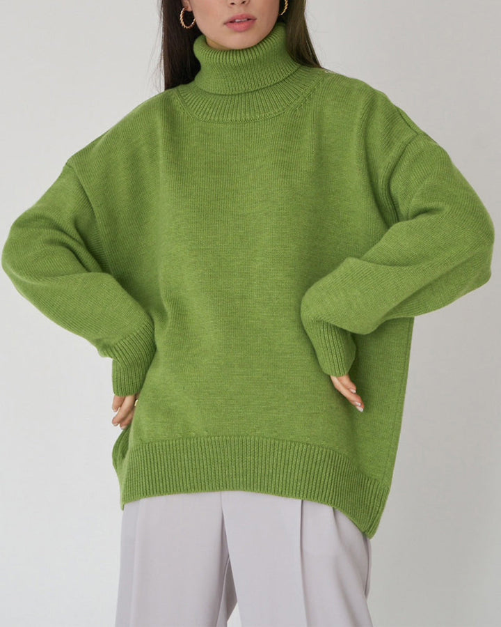 Casual women's oversized turtleneck sweater, perfect for everyday cozy style & warmth.