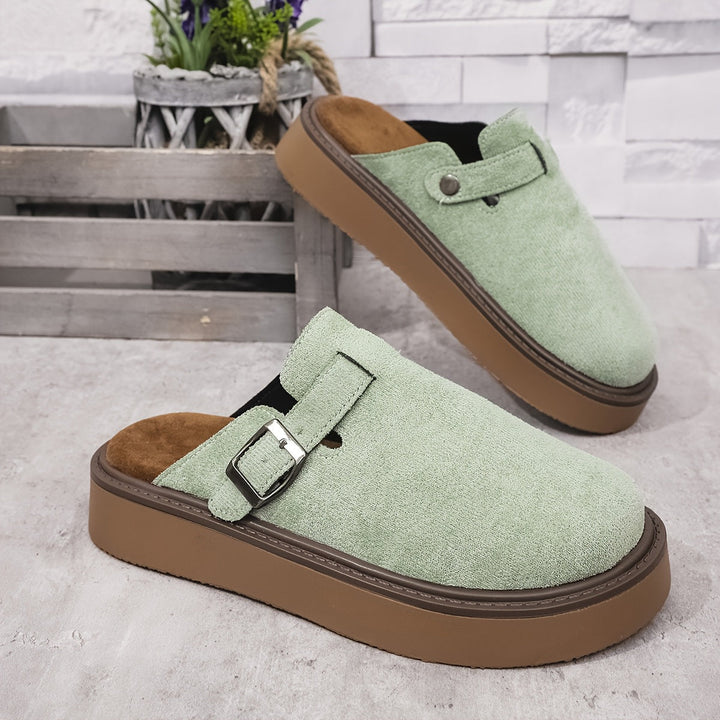 Stylish closed-toe platform clogs for women, blending fashion with practical comfort.
