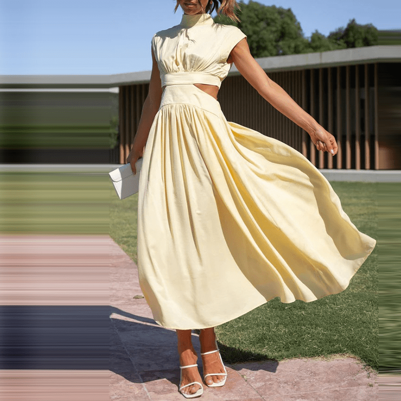 Sophisticated women's pleated midi dress, ideal for elegant occasions. Flowy sleeveless design.