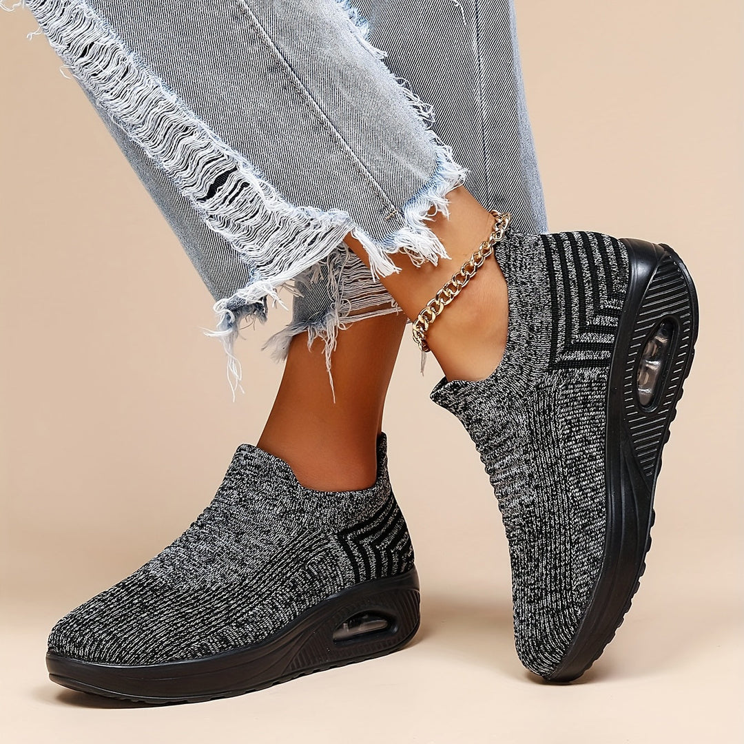 Casual women's air cushion shoes, perfect for everyday wear. Features orthopedic support, breathable design, & comfort.