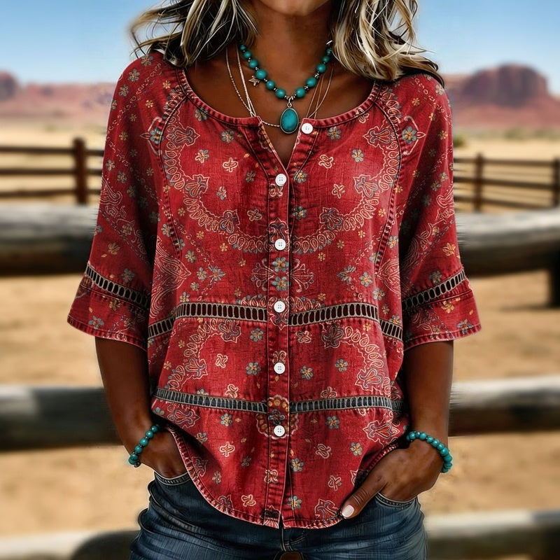 Versatile women's boho blouse, featuring a stylish ethnic print, v-neck, and three-quarter sleeves for spring/summer.