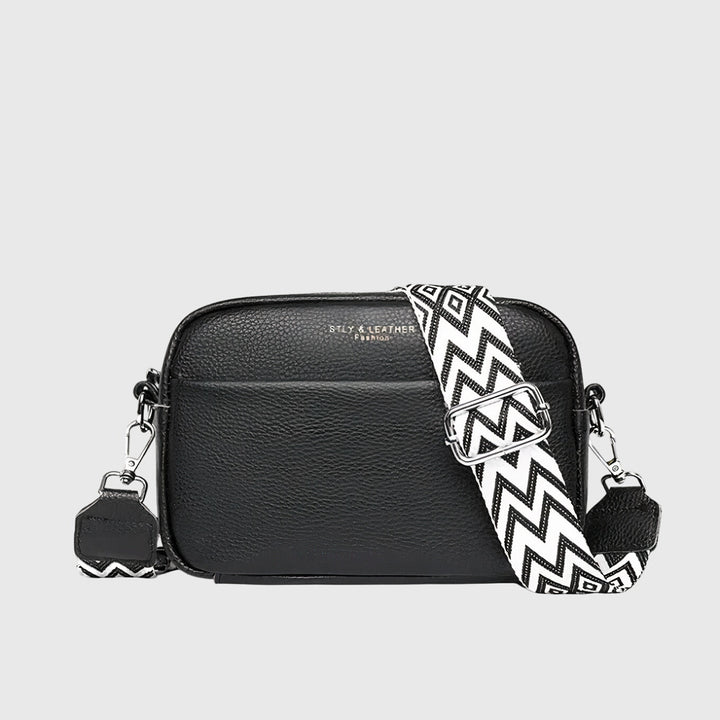 Women's elegant leather shoulder bag, perfect for everyday use.