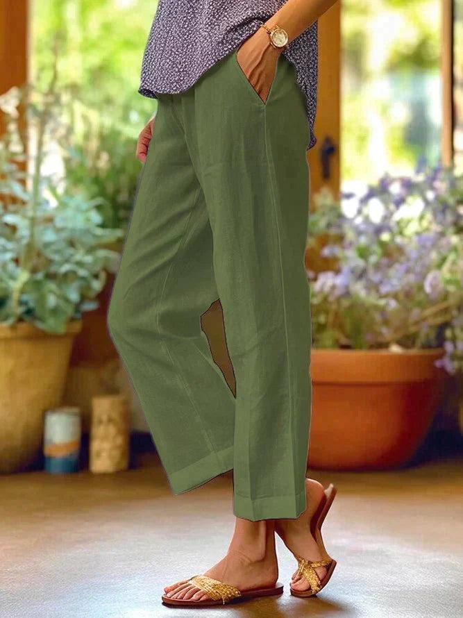 Versatile women's flowy summer pants, featuring a stylish wide leg and comfortable elastic waist.