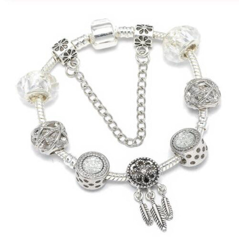 Women's elegant peach blossom charm bracelet, delicate floral jewelry for everyday fashion.