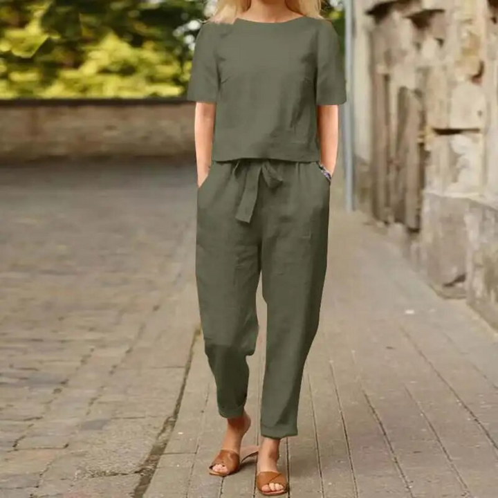 Women's versatile elegant linen two-piece set with a relaxed fit. Ideal summer casual outfit or beachwear.