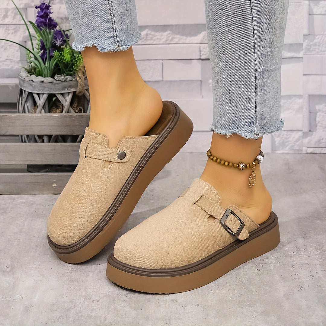 Versatile women's fashion clogs, closed-toe and easy to wear.