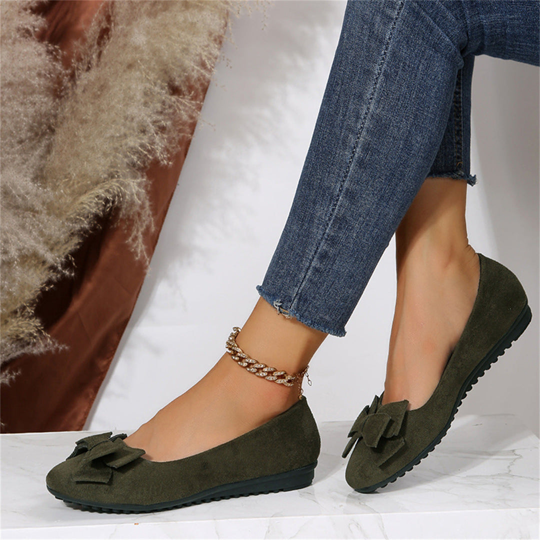 Health-focused women's footwear: comfortable orthopedic shoes with arch support for daily pain relief.