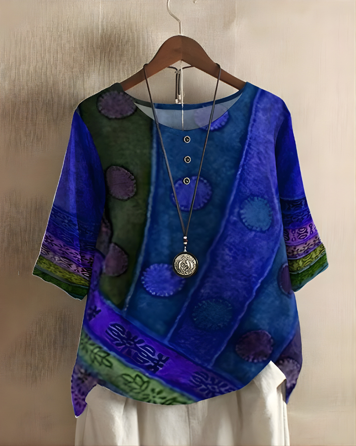 Stylish women's summer top, loose-fitting boho design with an eye-catching pattern.
