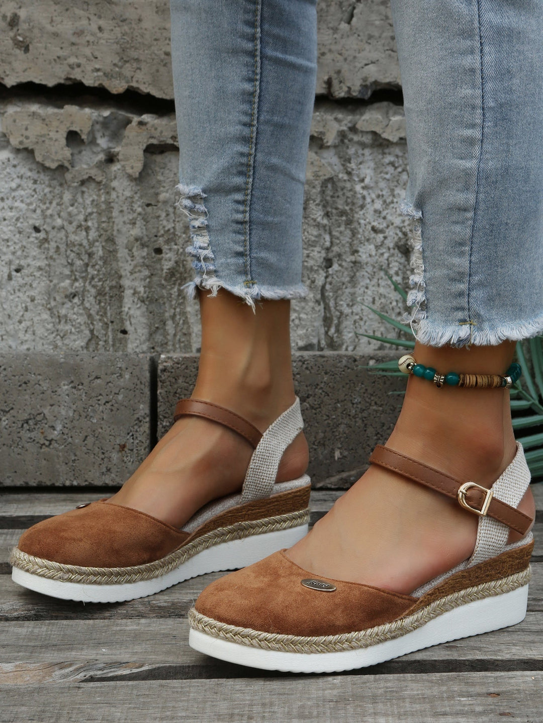 Women's orthopedic woven sandals with cushioned footbed for ultimate comfort & support. Ideal for summer.