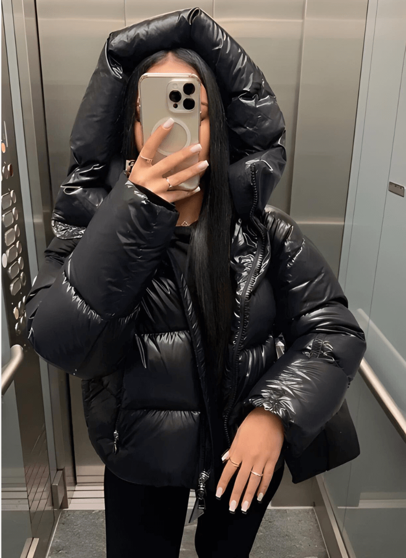 Stylish women's slim-fit puffer jacket, perfect for a warm winter. Features a sleek design for everyday fashion outerwear.