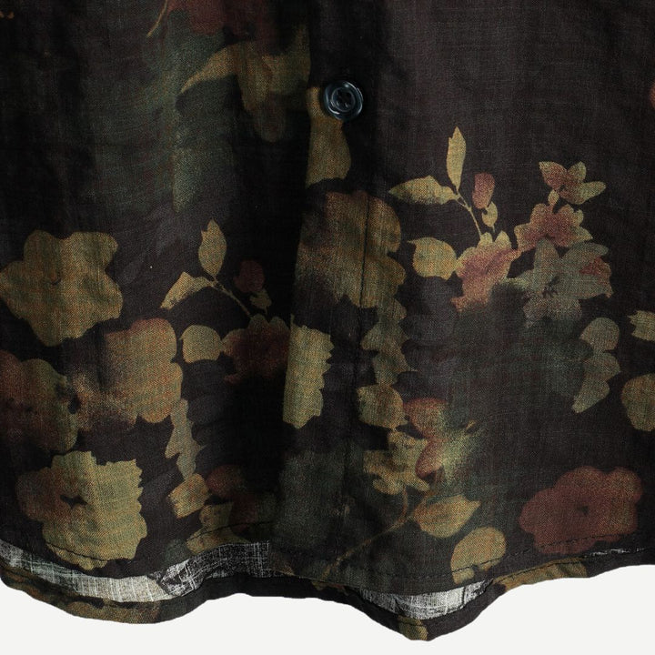 Vibrant men's floral print shirt, relaxed fit & short sleeve. Perfect for a casual, summery vacation style.