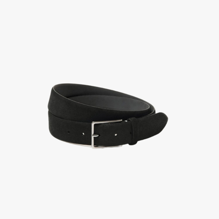 Stylish men's suede belt, seamlessly complementing both casual and formal attire.