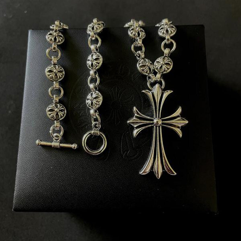 Bold statement unisex Gothic cross pendant necklace, perfect for Y2K punk and alternative aesthetic.