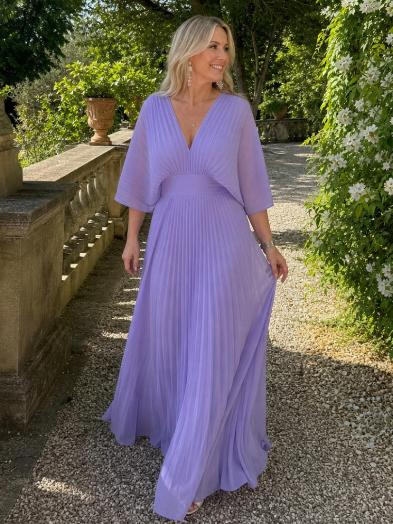 Versatile women's long-sleeve V-neck maxi dress with elegant pleats, suitable for evening wear or casual comfort.