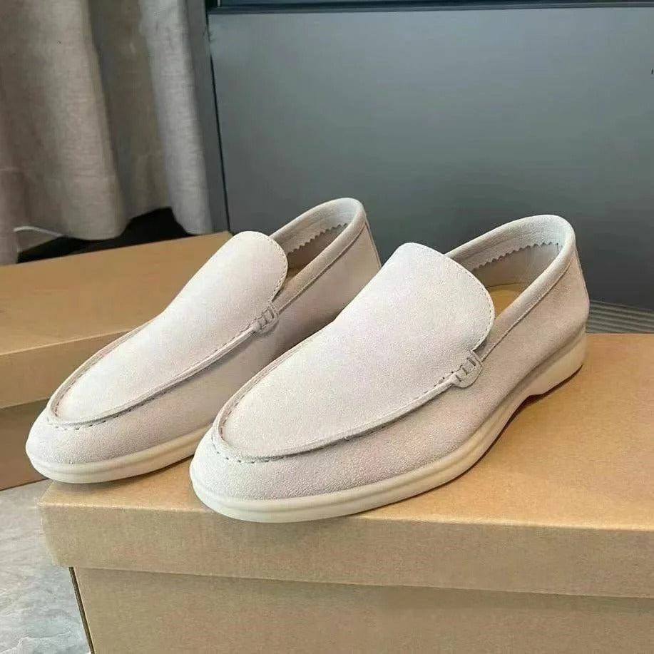 Elegant women's flats: comfortable slip-on loafers for effortless style and everyday versatility.