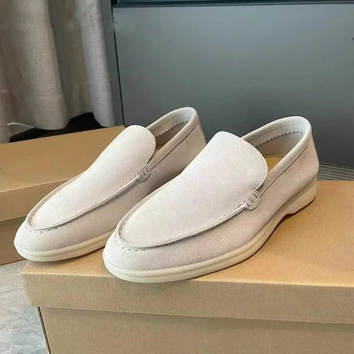 Elegant women's flats: comfortable slip-on loafers for effortless style and everyday versatility.