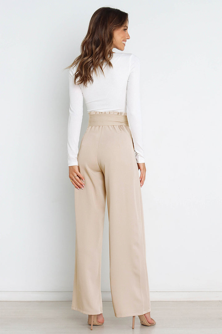 Elegant women's paperbag trousers, high waist & wide leg, featuring a chic bow tie.