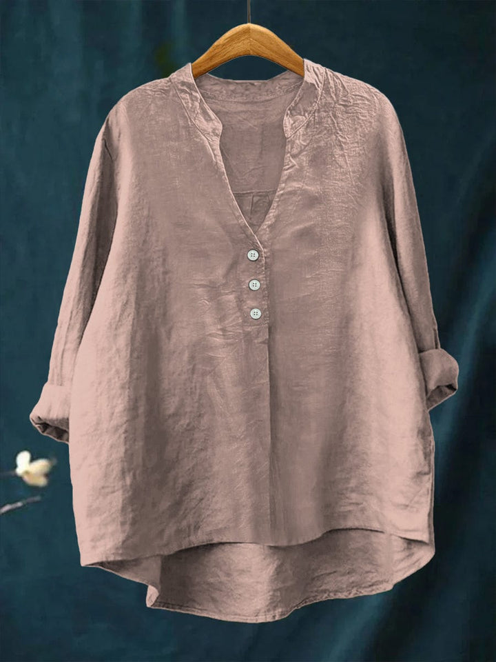 Comfortable women's casual button-front shirt. Relaxed fit and chic design, ideal for versatile everyday spring fashion.