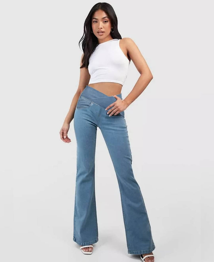 Black high-waisted stretch jeans for women, offering comfortable and effortless casual style.