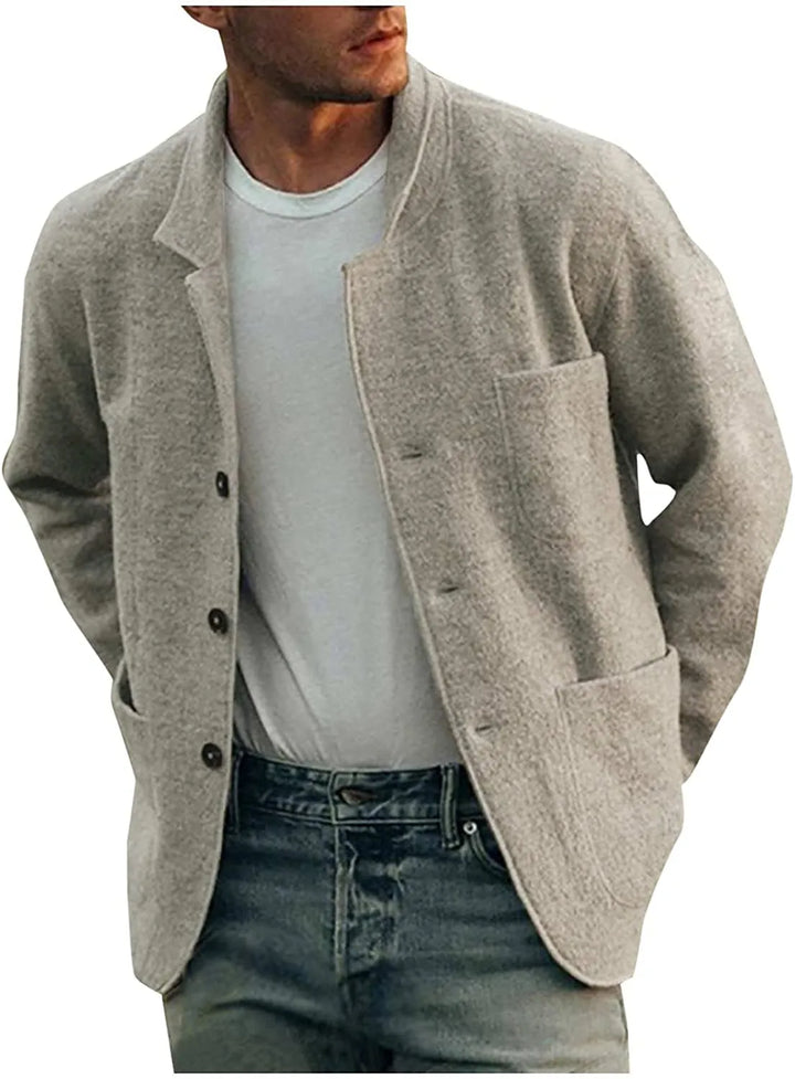 Modern men's elegant lightweight jacket, multi-pocket design, excellent for versatile smart casual looks.