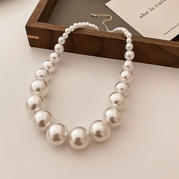 Timeless women's pearl necklace and earring jewelry set, perfect for elegant occasions or a special gift.