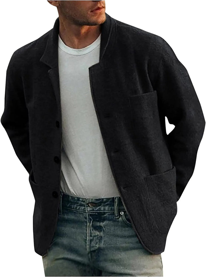 Men's lightweight elegant blazer for versatile smart casual wear, featuring practical utility pockets.