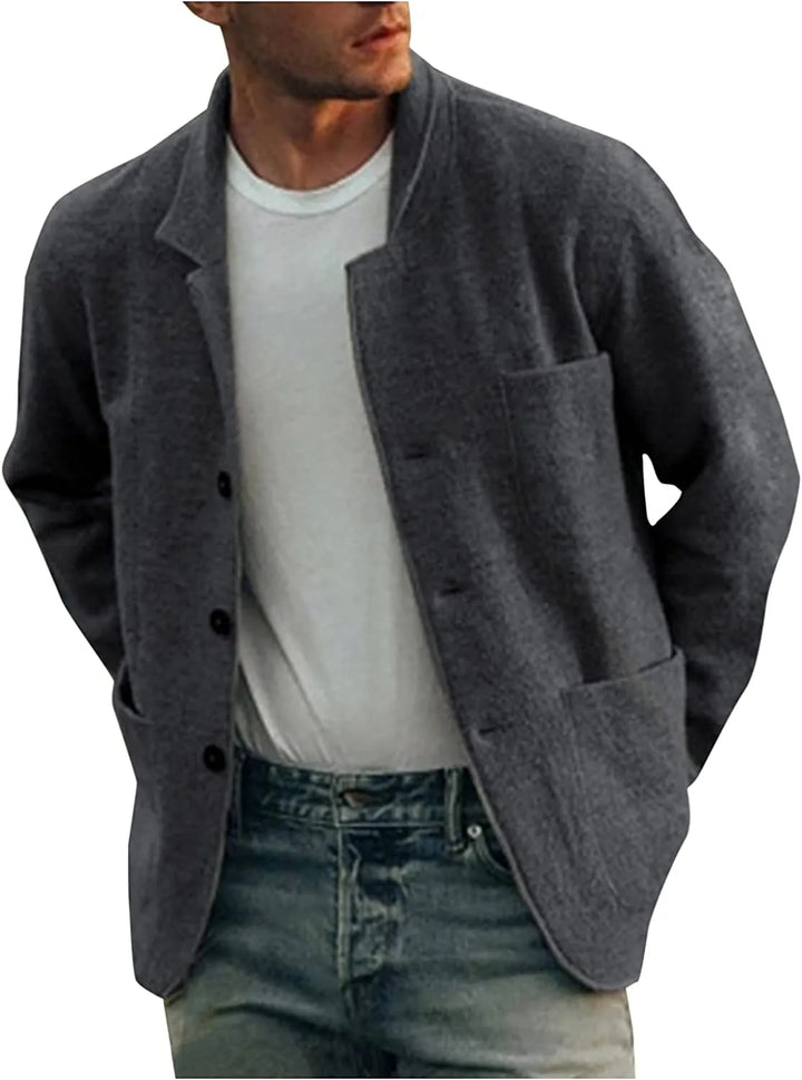 Elegant men's outerwear blazer, lightweight and stylish, with practical pockets for modern fashion.