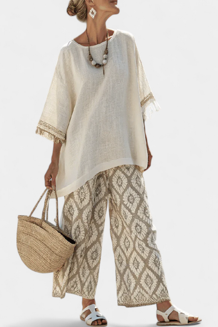 Women's elegant bohemian two-piece set with ethnic print top & wide-leg trousers, perfect for summer vacation.