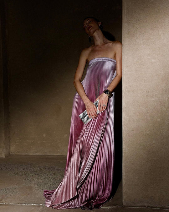 Comfortable pink casual maxi dress for women, perfect for all occasions. Timeless and elegant design.
