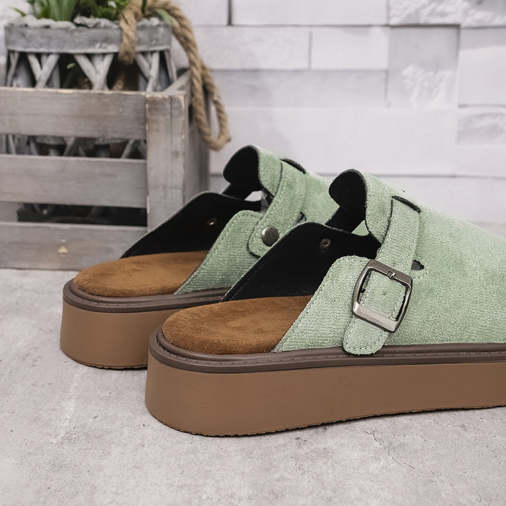 Modern women's clogs with a comfortable platform sole, easy for daily styling.