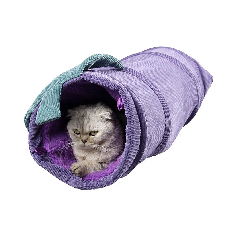 Soft flower-shaped cat play tunnel, perfect hideout for feline activity and comfort. A fun pet toy.