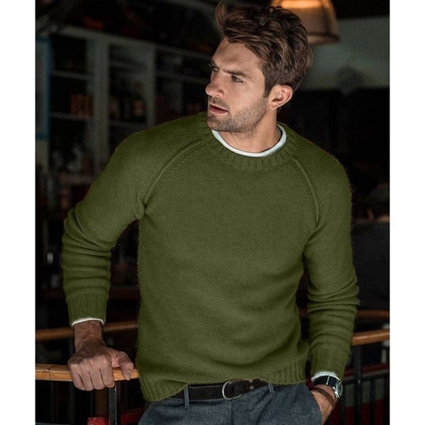 Comfortable men's long sleeve knit sweater, classic crew neck pullover for stylish casual wear.