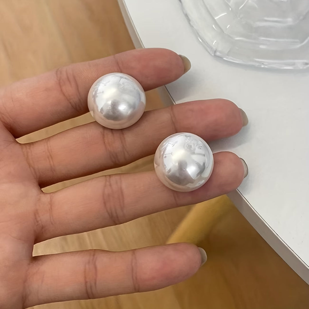 Hypoallergenic women's pearl stud earrings, featuring lustrous pearls for a classic yet modern look.