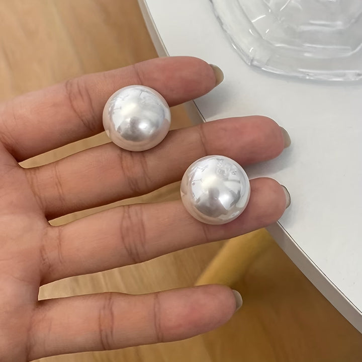 Hypoallergenic women's pearl stud earrings, featuring lustrous pearls for a classic yet modern look.