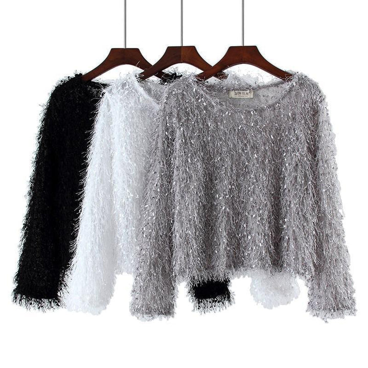 Solid color women's plush long sleeve sweater, offering a comfortable round neck fit for daily wear.