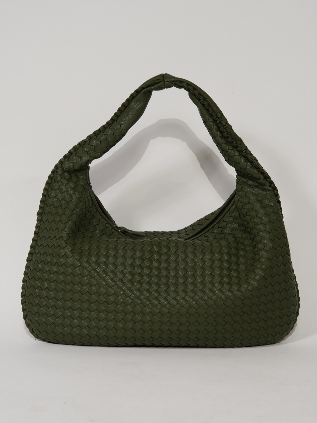 Trendy women's crossbody handbag. Fashionable vegan leather shoulder bag.